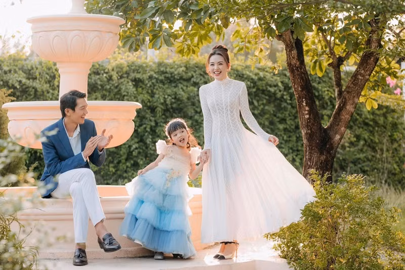 Nam diễn viên phim Quỷ nhập tràng có cô con gái đầu lòng đáng yêu. Ảnh: FB Quang Tuấn.