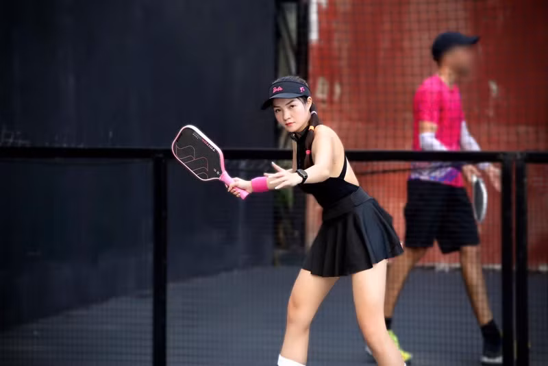 Thủy Top chạy bộ, đạp xe, bơi, yoga, gym, leo núi, đánh pickleball để giữ gìn sức khỏe.