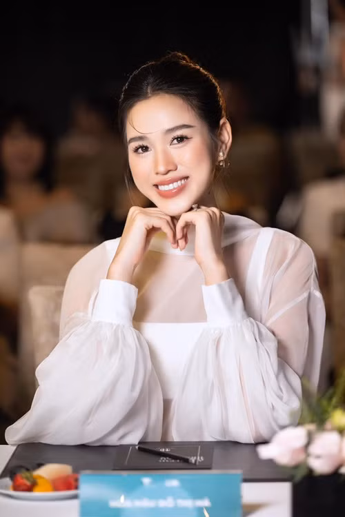 Người đẹp chia sẻ trên Vietnamnet, cô muốn trở thành đại gia, thành phú bà của chính cuộc đời mình.