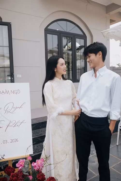 "Thay vì đưa tôi 5 tỷ để chia tay thì lại đưa anh ta ra làm rể", nữ diễn viên hài hước chia sẻ.