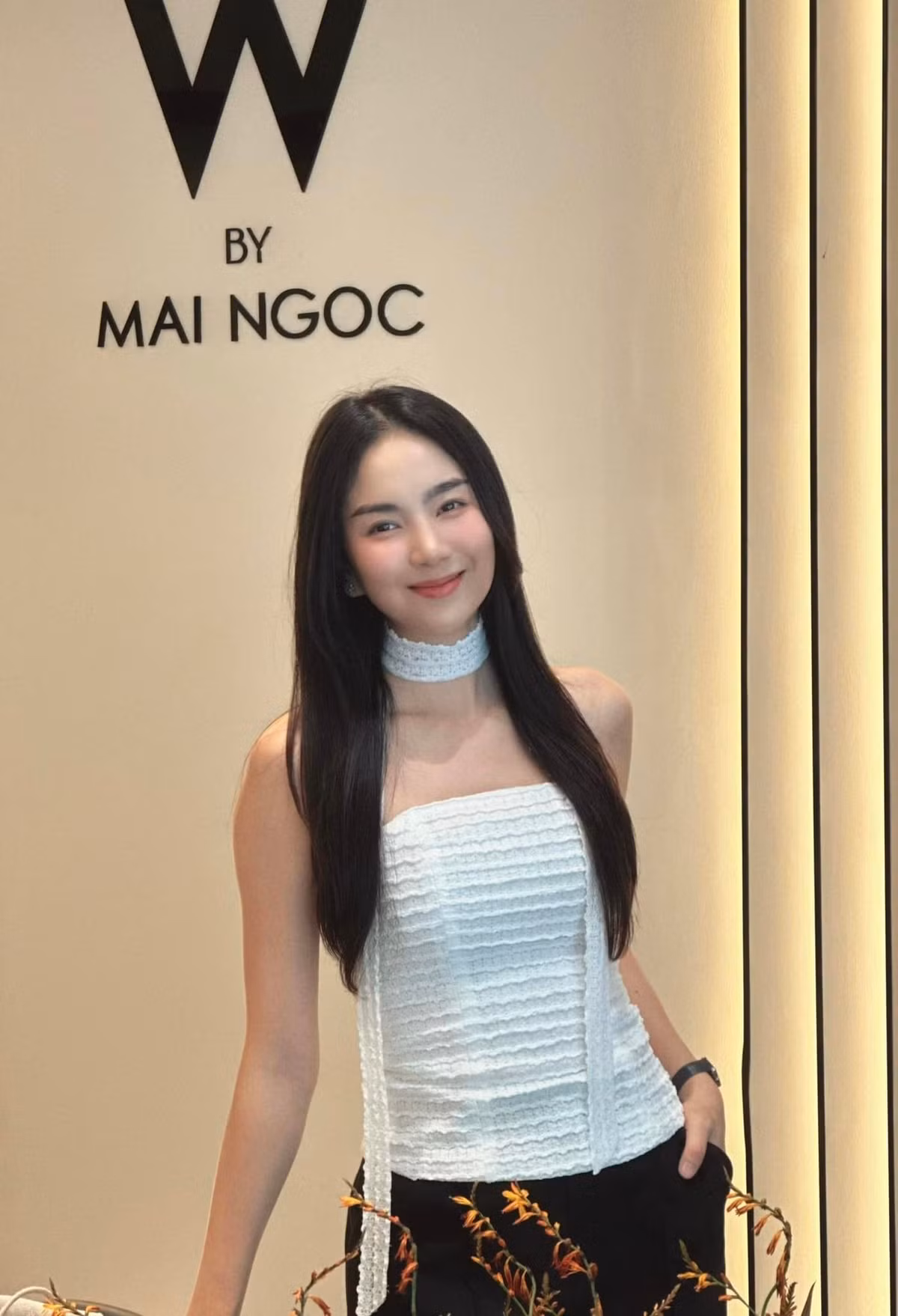 Được biết, chồng Mai Ngọc là doanh nhân Hoài Nam. Gia đình anh sở hữu một công ty tổ chức sự kiện và chuỗi nhà hàng buffet nổi tiếng ở Hà Nội.