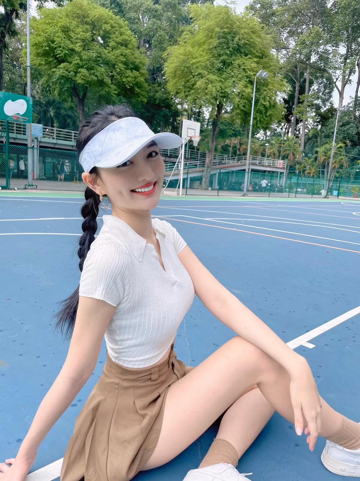 Gái xinh này mang vẻ đẹp đậm chất Á Đông, gương mặt xinh như thiên thần "vừa nhìn đã yêu".