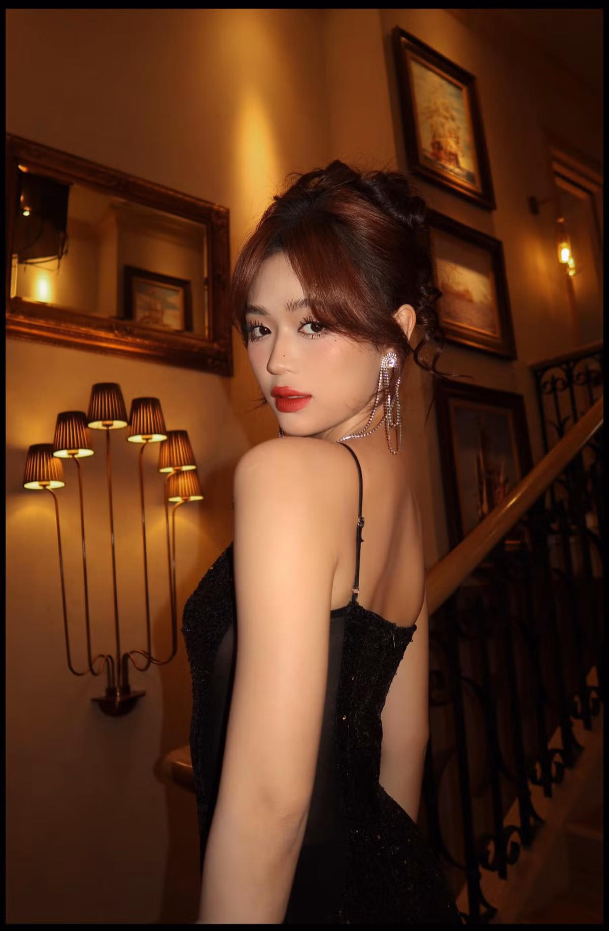 Người đẹp đến từ Biên Hòa có gương mặt xinh đẹp, ngọt ngào nhưng tràn đầy năng lượng cùng tỷ lệ đường cong mỹ miều.