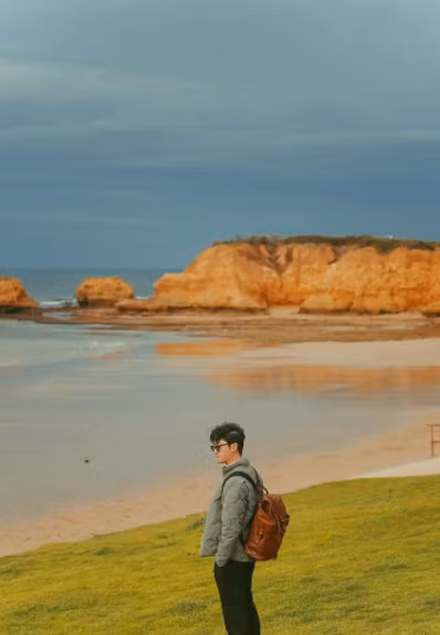 Là một cái tên khá mới mẻ trong vô vàn travel blogger nhưng Mike Nhân Phan mang đến những trải nghiệm du lịch theo phong cách riêng biệt. Ảnh: Tổng hợp