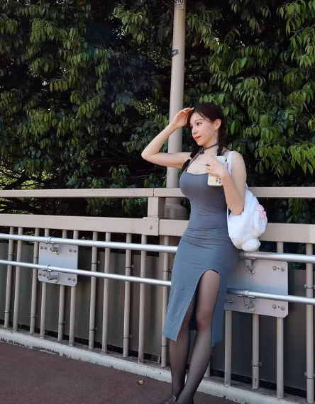 Không chỉ đường nét khuôn mặt, làn da và vóc dáng của Chihaya cũng khiến bao người ghen tị.