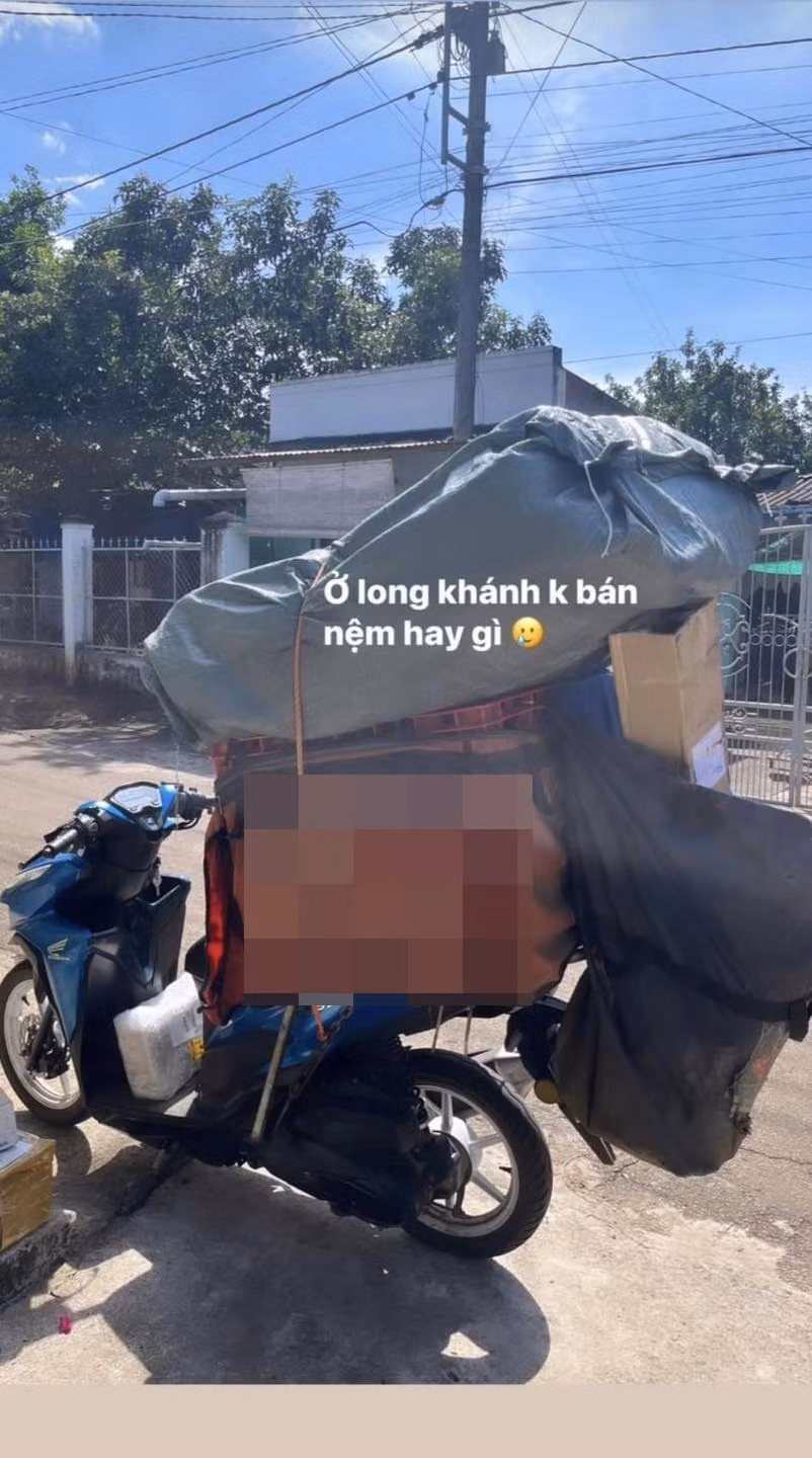 Nhân viên vận chuyển này cho biết, đây không phải lần đầu tiên anh gặp những đơn hàng kỳ quái và độc lạ như vậy.