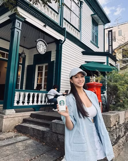 Từ khi làm mẹ, phong cách thời trang của Lâm Thái Đề cũng có nhiều thay đổi.