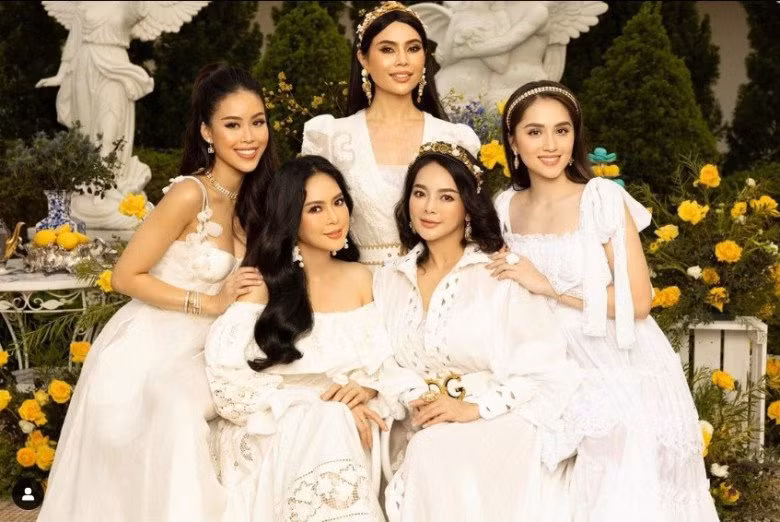 Sau thời gian dài hoạt động trong lĩnh vực thời trang, Tiên Nguyễn đã có nhiều sự thay đổi rõ rệt về vẻ ngoài và phong cách ăn mặc, khác biệt hoàn toàn so với thời điểm trước đây.