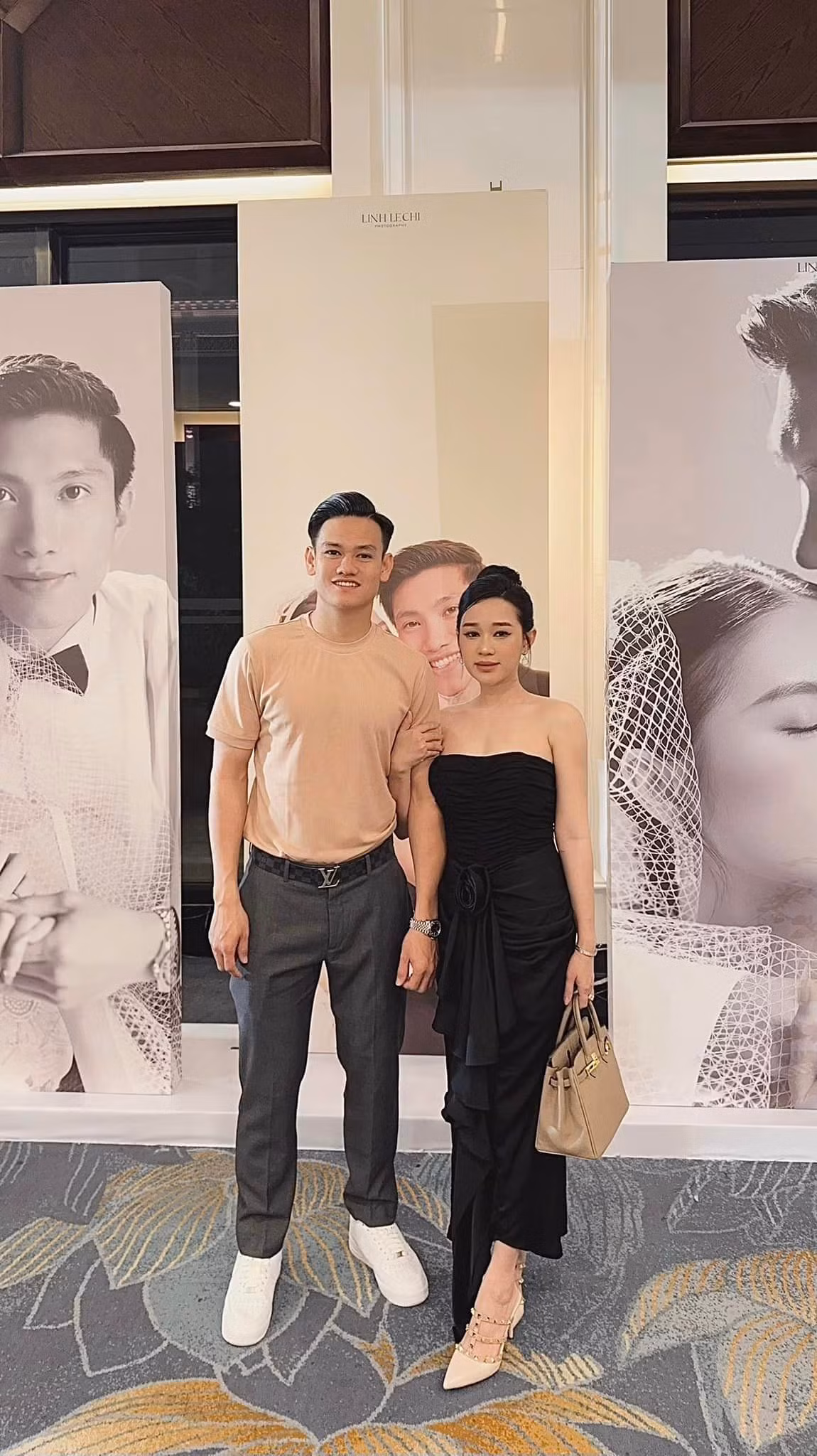 Phạm Thị Hiếu - vợ Hồ Tấn Tài thường xuyên chia sẻ hình ảnh khoe sắc vóc lên trang cá nhân và gây chú ý.