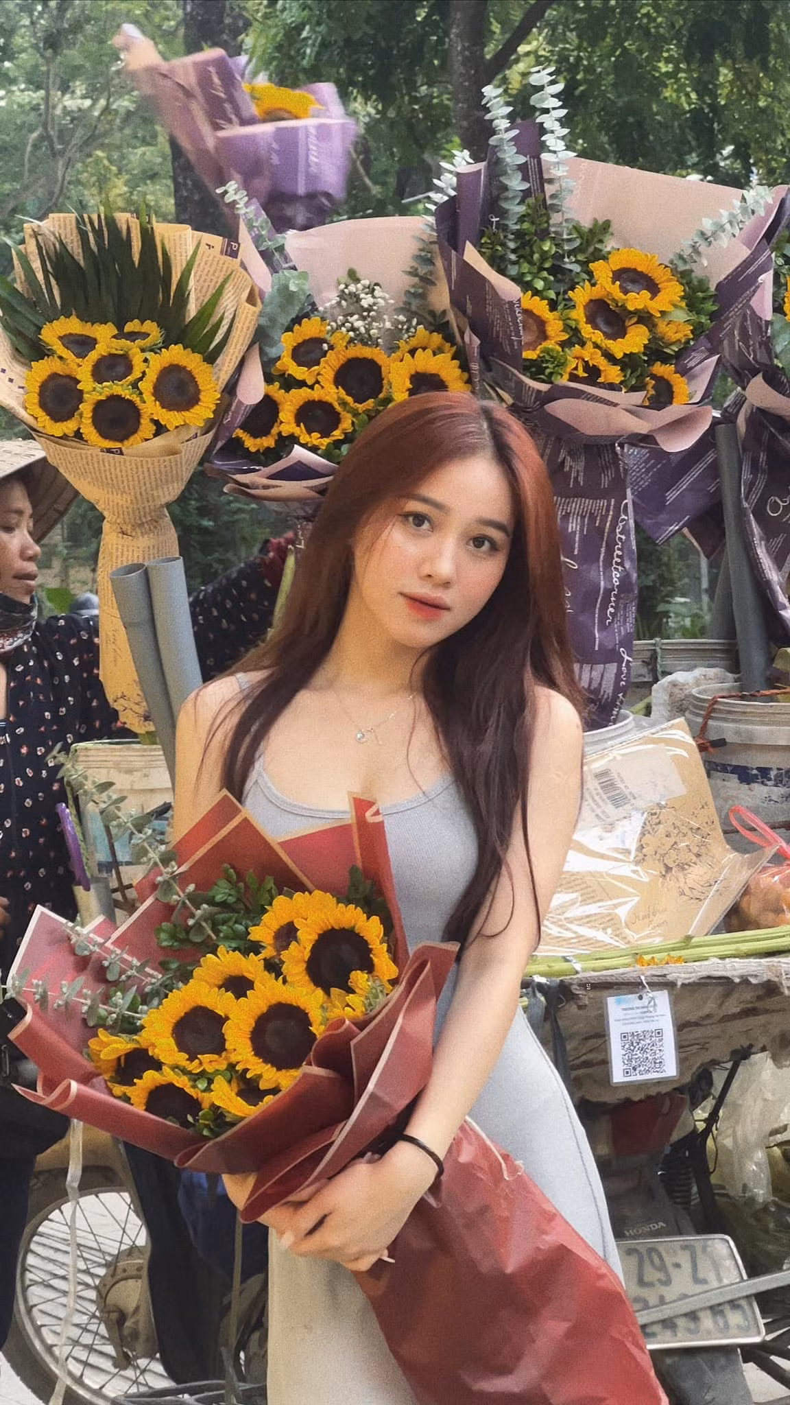 Hoa Mỹ là nàng hot girl sinh năm 2001, đến từ Bắc Giang. Cô là sinh viên khoa Tiếng Nhật thương mại, trường Đại học Ngoại thương Hà Nội.