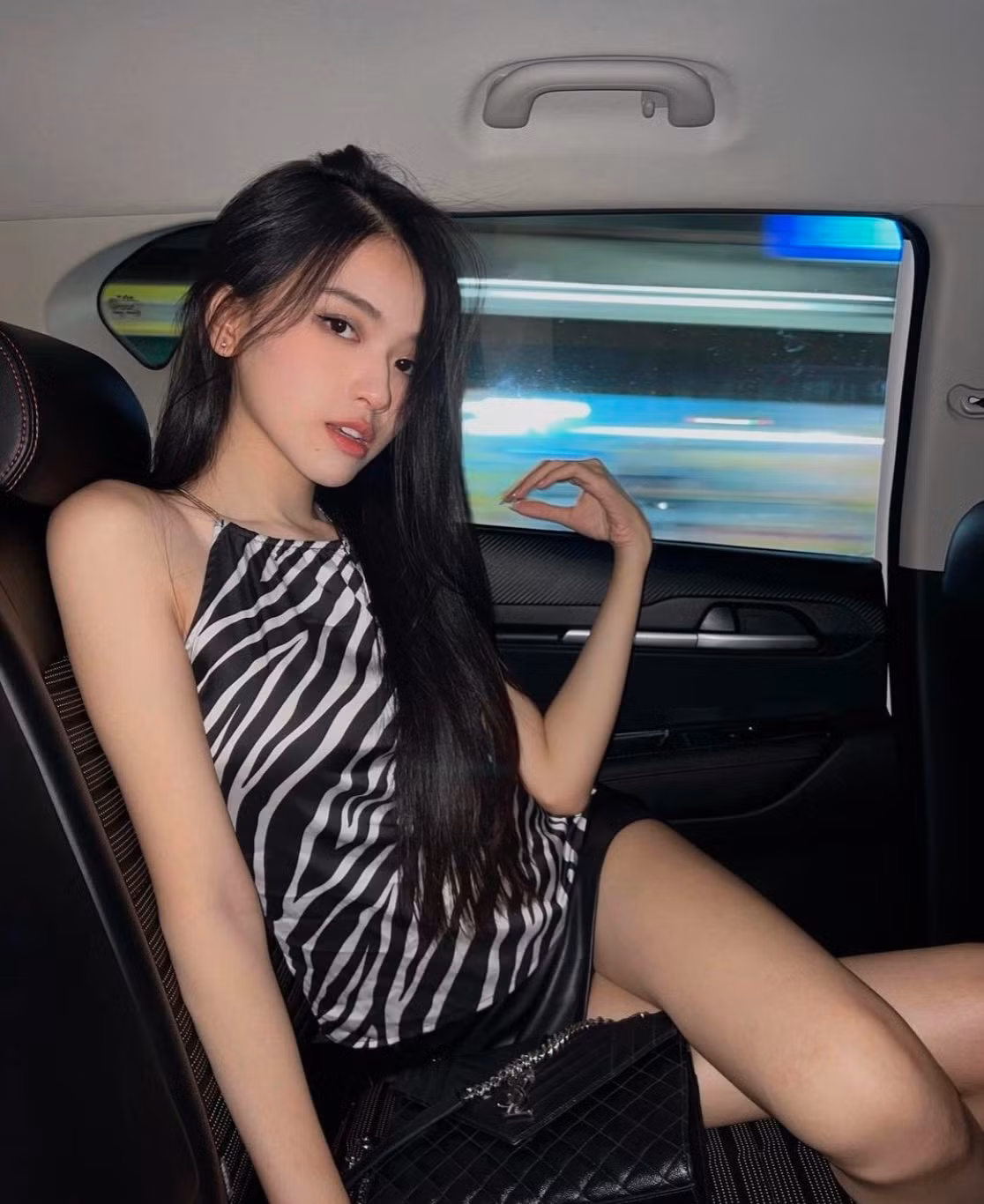 Gần đây, cô nàng Việt kiều Mỹ gây bất ngờ khi quyết định lấn sân sang lĩnh vực ca hát. Ảnh: IGNV