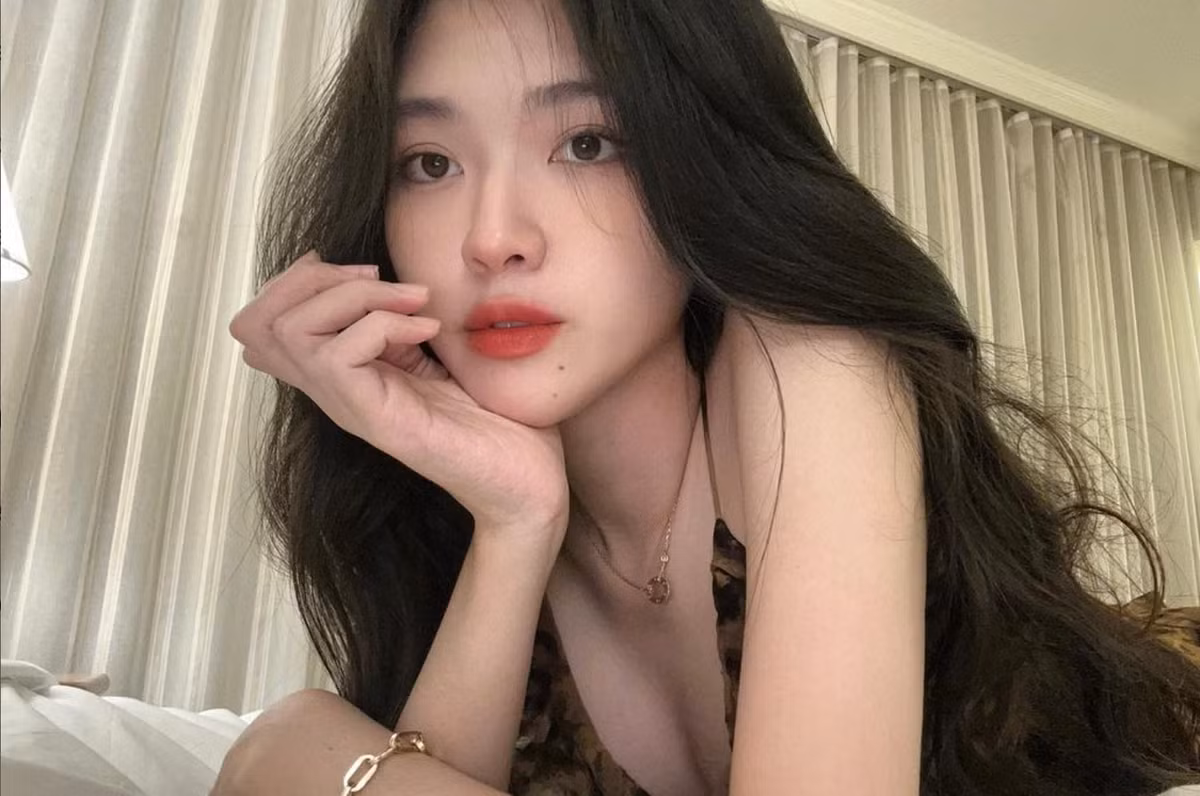 Với vẻ ngoài nữ tính, ngọt ngào, người đẹp chuyển giới nhanh chóng chiếm được cảm tình của khán giả.