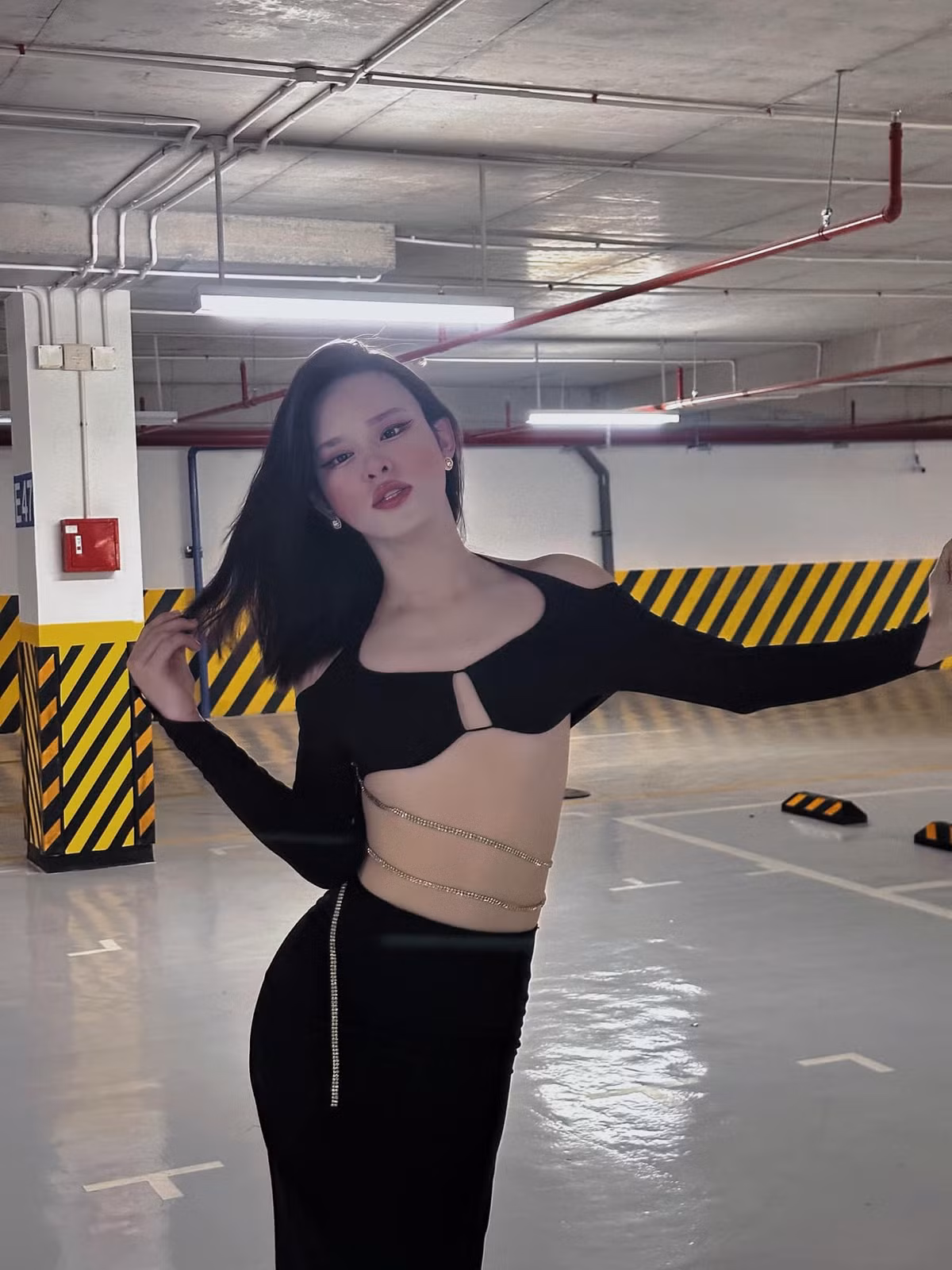 Trong video đăng tải, hot TikToker này cho biết, anh đã có những trải nghiệm khó quên trong quá trình "trùng tu" để có hình tượng nữ tính hơn.