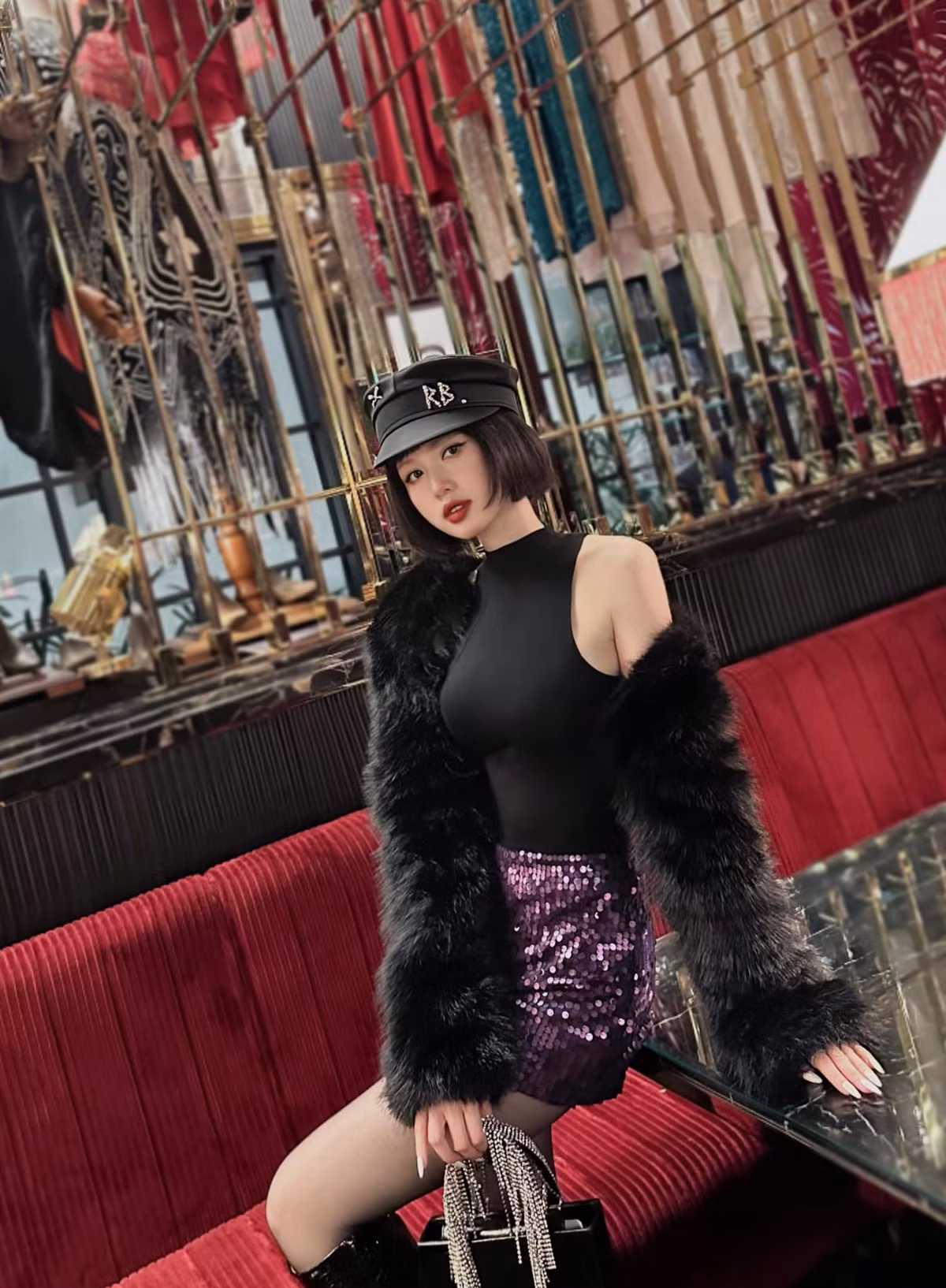 Có thể thấy, ở tuổi 34, Tâm Tít vẫn sở hữu gương mặt đẹp không tì vết và thần thái cuốn hút rạng ngời.