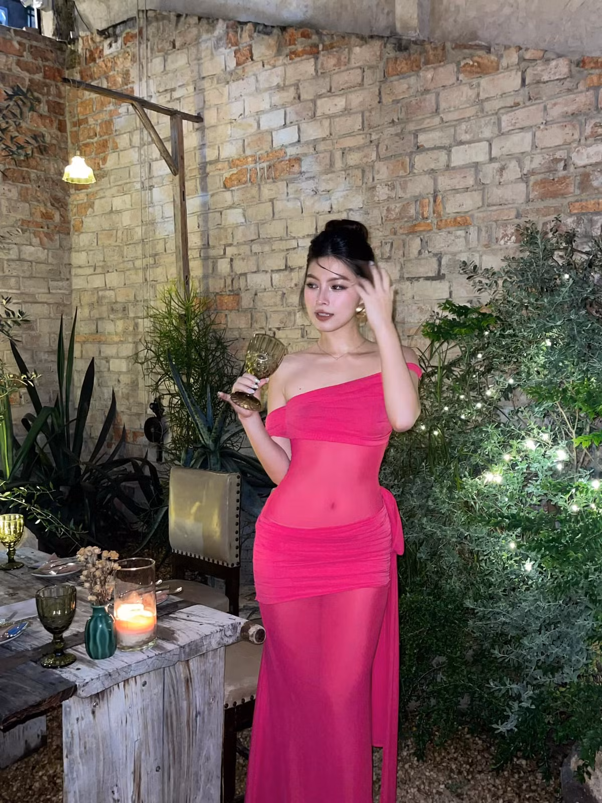 Dưới phần bình luận, Thụy Hân nhận được nhiều lời chúc mừng sinh nhật của các fan.