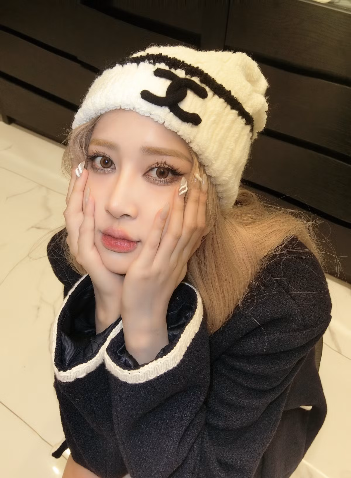 Huyền Diệu còn có một làn da trắng hồng rạng rỡ cùng thân hình cân đối và số đo 3 vòng nóng bỏng.
