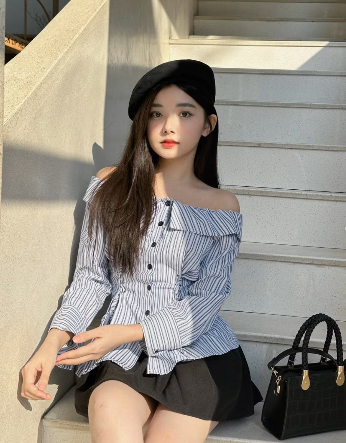 Hiện tại, cô có thể duy trì nguồn thu nhập ổn định, tự chủ, độc lập tài chính từ sớm.