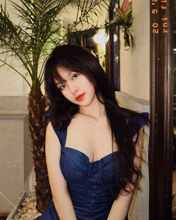 Cô giáo Quế Linh chính là hình ảnh của một cô gái tài sắc vẹn toàn. Nhan sắc khó ai có thể rời mắt.