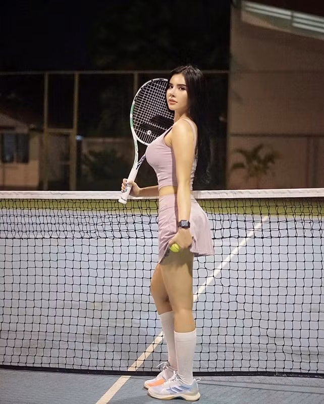 Maria Vania sở hữu sắc vóc nóng bỏng, không thua kém một người mẫu nào.