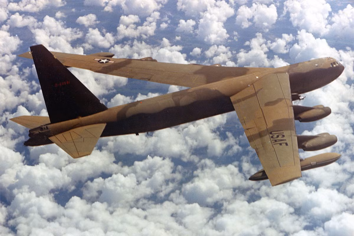 Toàn bộ các máy bay B-52 ở U-Tapao, Thái Lan đều là loại B-52D, các máy bay B-52 Mỹ đặt ở Guam có 55 chiếc phiên bản B-52D và 98 chiếc phiên bản U-52G. Nguồn ảnh: Pinterest.