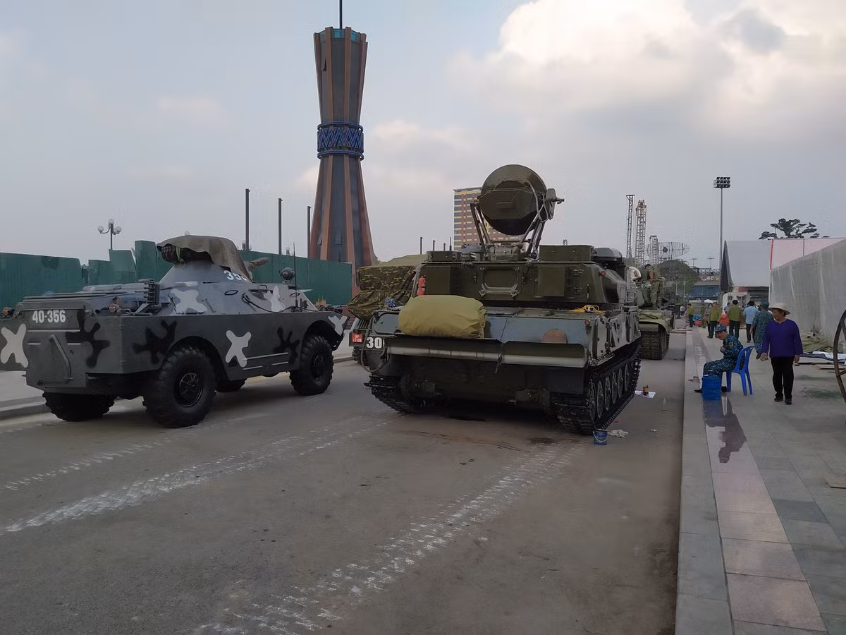 Mặt sau của xe trinh sát, tuần tra BRDM-2 và pháo tự hành phòng không ZSU-23-4 Shilka. Nguồn ảnh: Vietdefense.