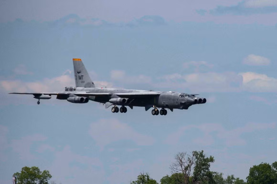 Phản ứng trước vụ việc, Hàn Quốc thậm chí còn cho rằng B-52 của Mỹ chính là loại khí tài mà Triều Tiên sợ nhất, việc Mỹ đưa B-52 tới khu vực này sẽ là một lời cảnh báo cực kỳ cứng rắn cho mọi động thái leo thang hạt nhân của phía Bình Nhưỡng. Nguồn ảnh: Pinterest.