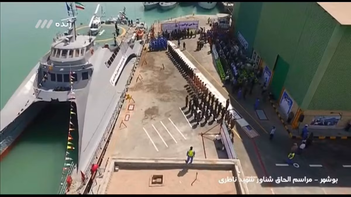 Tàu hai thân này của Iran có tên Shahid Nazeri. Mặc dù có kích thước và tải trọng khá nhỏ nhưng tàu hai thân này vẫn được Iran cung cấp thêm một sàn đỗ trực thăng. Nguồn ảnh: QQ.