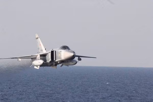 “Ngay cả với sức mạnh tối đa của hệ thống EW, Su-24 cũng không thể tạo ra bất cứ khó khăn nào cho những tổ hợp khí tài có công suất vượt trội hàng trăm lần mà khu trục hạm Donald Cook mang theo”.