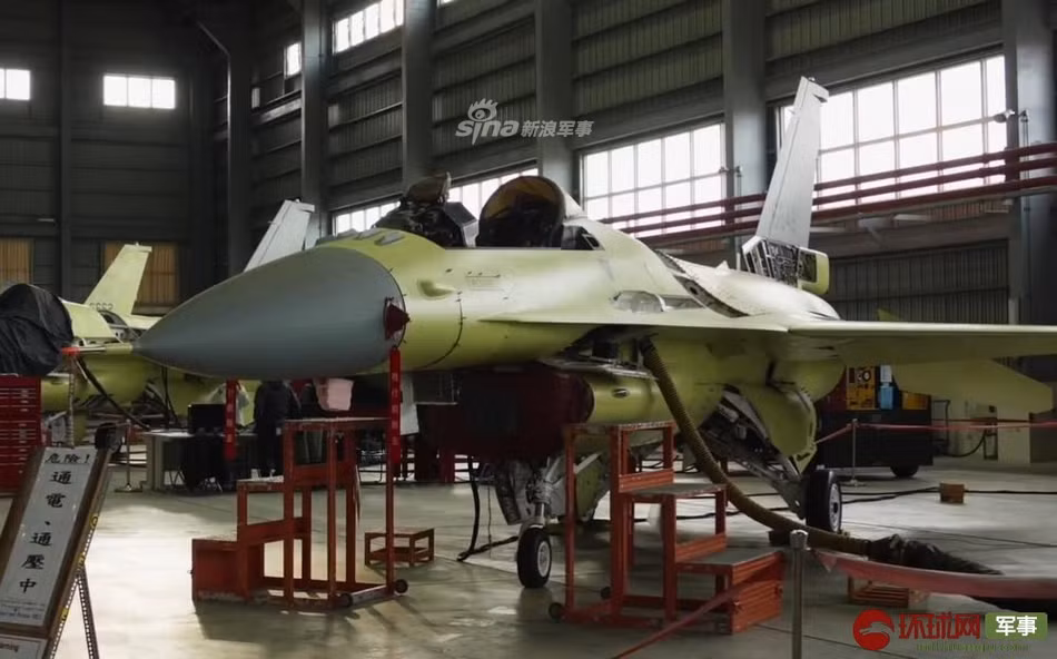 Các chiến đấu cơ F-16A/B này đã được Đài Loan mua từ năm 2012 với tổng giá trị hợp đồng là 3,8 tỷ USD, số lượng 145 chiếc. Nguồn ảnh: Sina.