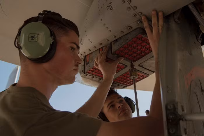 Dù đã qua nửa thế kỷ phục vụ cần mẫn quân đội Mỹ, A-10 Thunderbolt II tới nay vẫn chưa được thay thế do nó quá ổn định, quả hiệu quả và hoàn toàn chưa hề lỗi thời bất chấp sự phát triển của các loại công nghệ phòng không hiện đại. Nguồn ảnh: Pinterest.