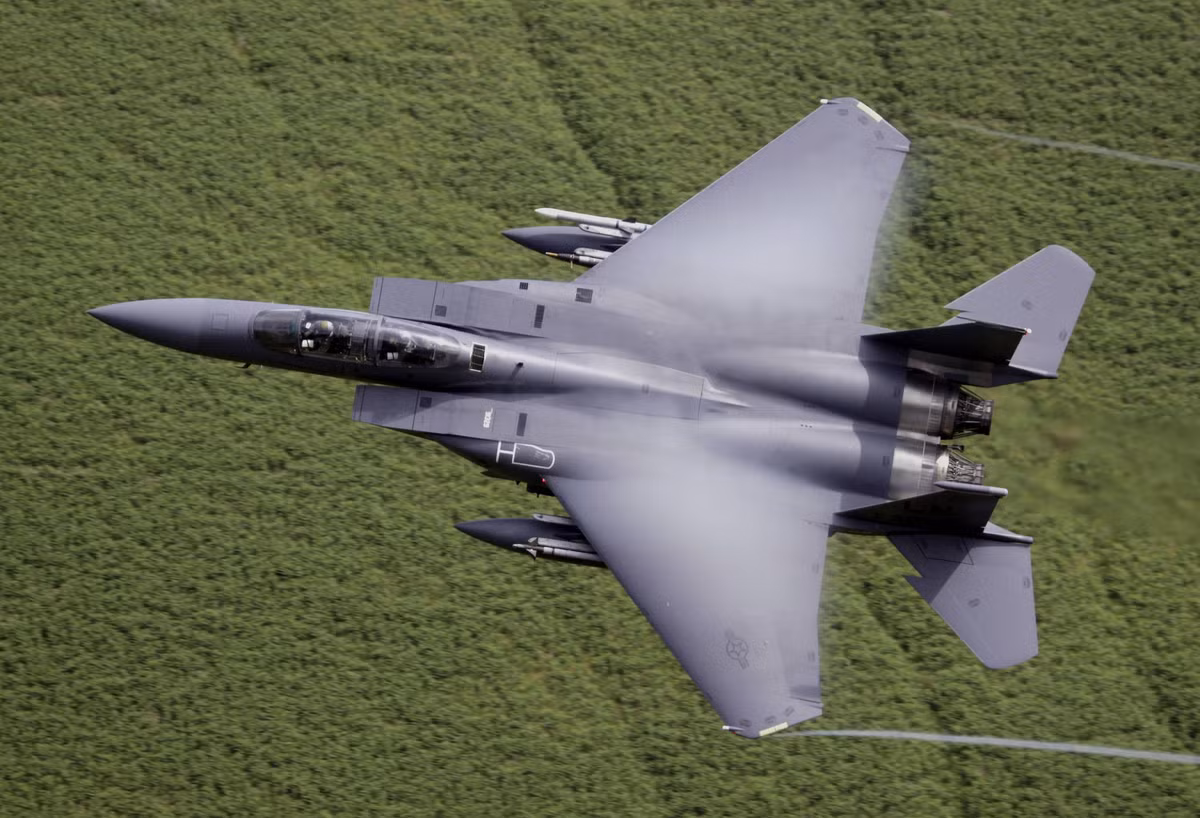 Thiết kế của chiếc chiến đấu cơ "hạng nặng" này thậm chí còn cho phép tiêm kích F-15 Eagle đạt tốc độ siêu âm Mach 1.2 khi bay ở độ cao thấp. Nguồn ảnh: Pinterest.