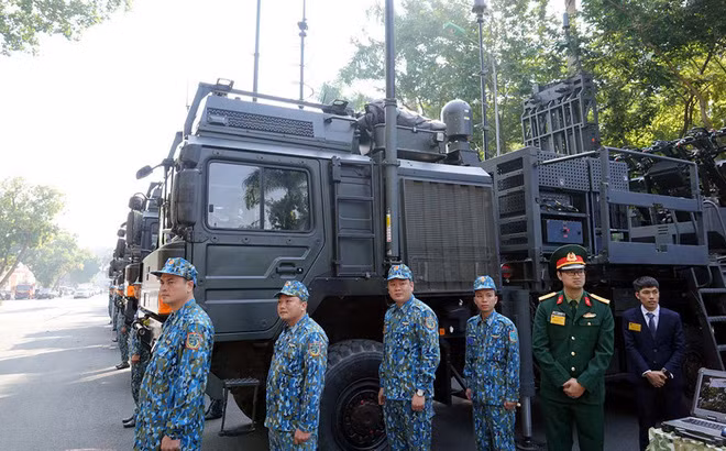 Sáng 9/12/2019, dàn tên lửa phòng không SPYDER do Việt Nam mua của Israel đã lần đầu tiên được xuất hiện công khai trong khuôn khổ của Hội nghị Quân chính Toàn quân năm 2019. Nguồn ảnh: QĐND.