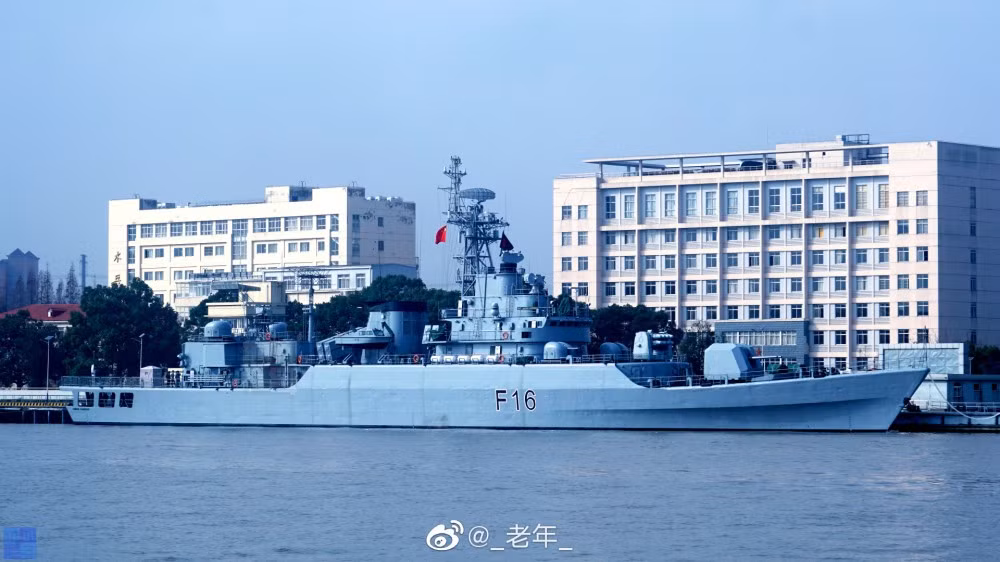 Cụ thể, khinh hạm Liên Vân Cảng mang số hiệu 522 trước kia đã được phía Bangladesh đổi tên thành BNS Umar Farooq với số thân F16. Nguồn ảnh: QQ.