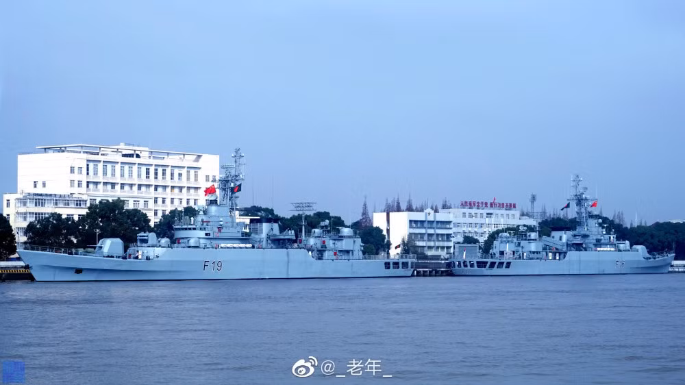 Trong khi đó, khinh hạm mang số thân 523 với tên Bồ Điền trước kia của Trung Quốc lại được đổi tên thành BNS Khalid Bin Walid cùng số thân F19. Nguồn ảnh: QQ.