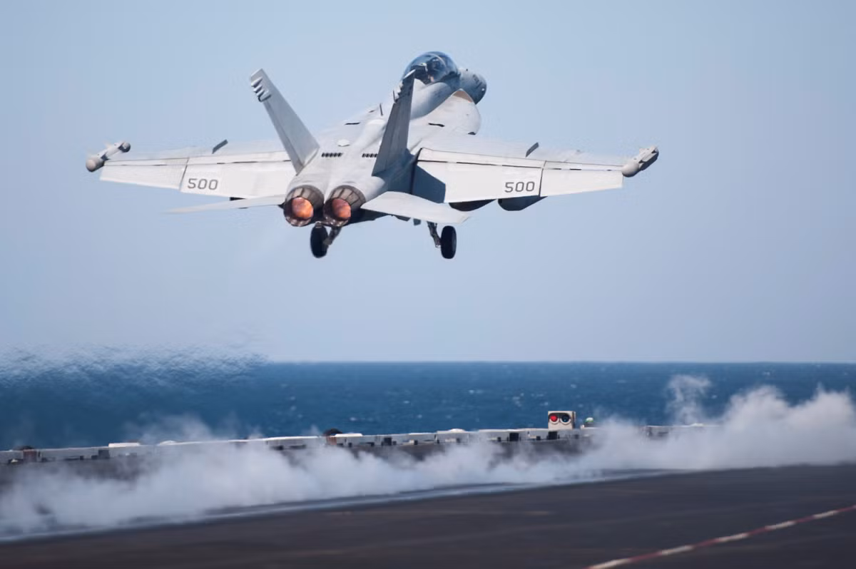 Những chiếc EA-18G sẽ mang tên lửa AIM-120 AMRAAM để tự vệ và 2 tên lửa AGM-88 HARM hoặc tên lửa AGM-88E AARGM để tiêu diệt các đài radar của đối phương.