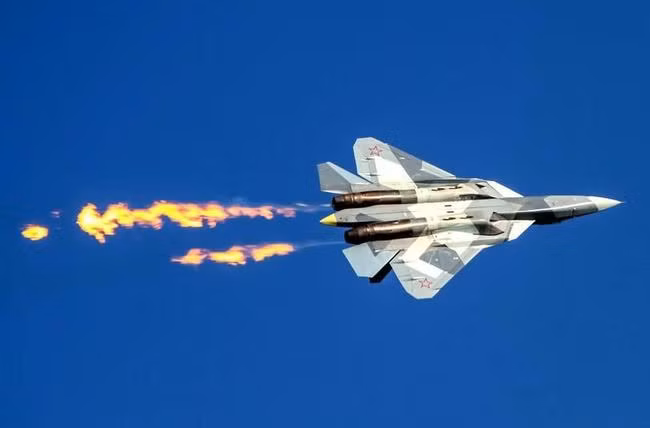 Nhiều nguồn thạo tin cho biết, có khả năng chiếc Su-57 vừa gặp tai nạn sử dụng động cơ không giống với các động cơ của Su-57 trước đây. Cụ thể, chiếc Su-57 gặp nạn có thể là một trong những chiếc đầu tiên được sử dụng động cơ Izdelie 30. Nguồn ảnh: Rumil.