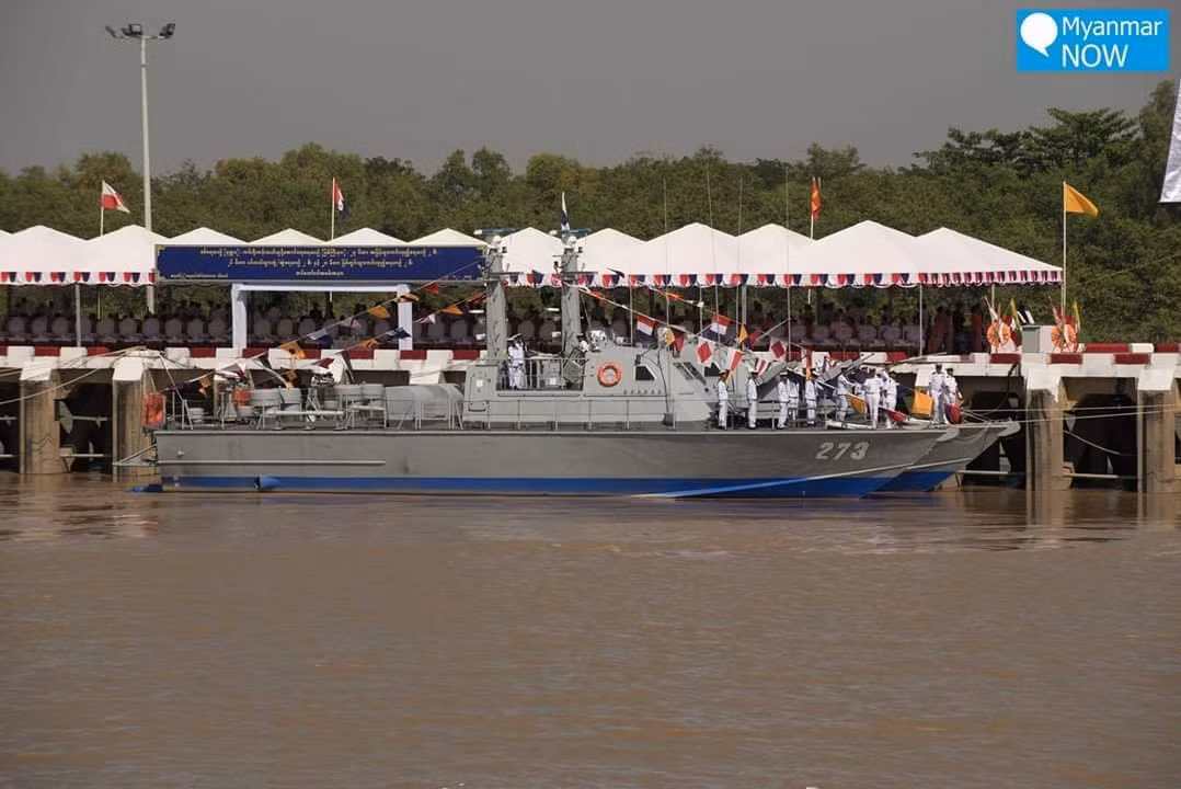 Tàu tuần tra lớp Super Dvora Mk III do Israel thiết kế. Hiện tại trong biên chế của Hải quân Myanmar đang có bốn tàu loại này, mỗi tàu được trang bị một pháo 30mm và 2 súng máy 12,7mm. Nguồn ảnh: Livejournal.