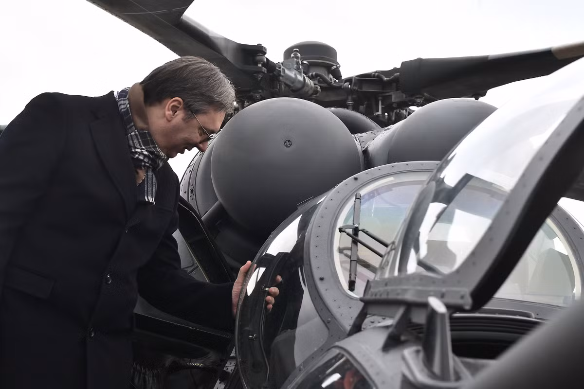 Điểm yếu nhất của Mi-35M có lẽ nằm ở tốc độ của nó. Tối đa tốc độ của loại trực thăng này chỉ có 310 km/h, trần bay của Mi-35M cũng chỉ tối đa 5,7 km - khá kém so với nhiều loại trực thăng tấn công khác cùng thời. Nguồn ảnh: Livejour.