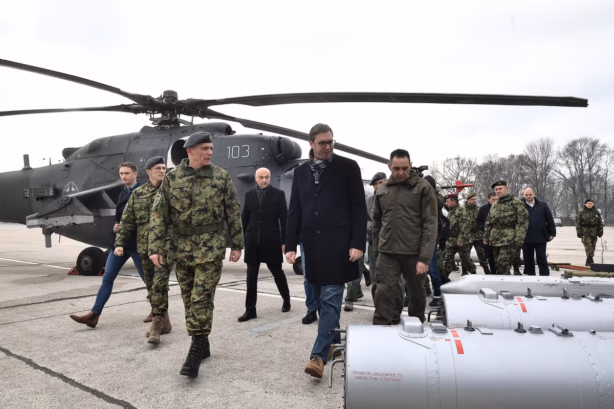 Hai cánh treo vũ khí của Mi-35M cho phép nó mang theo tối đa 2,4 tấn vũ trang các loại. Ngoài ra, loại trực thăng này cũng có kèm tính năng chở quân, cho phép chở theo được tối đa tám lính với đầy đủ vũ trang. Nguồn ảnh: Livejour.