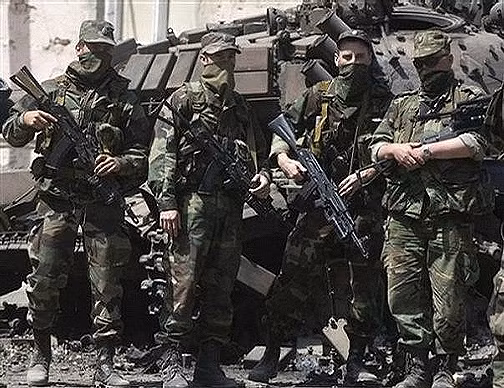 Câu chuyện được biết tới nhiều nhất đó là khoảng 12 người thân của lãnh đạo Hezbollah đã bị đặc nhiệm KGB bắt cóc. Một người trong số đó đã bị hành quyết và chụp ảnh lại để gửi tới những kẻ cầm đầu Hezbollah kèm theo "lời hứa" về số phận tương tự sẽ xảy ra với 11 người còn lại nếu các nhà ngoại giao Liên Xô không được phóng thích. Nguồn ảnh: Pinterest.