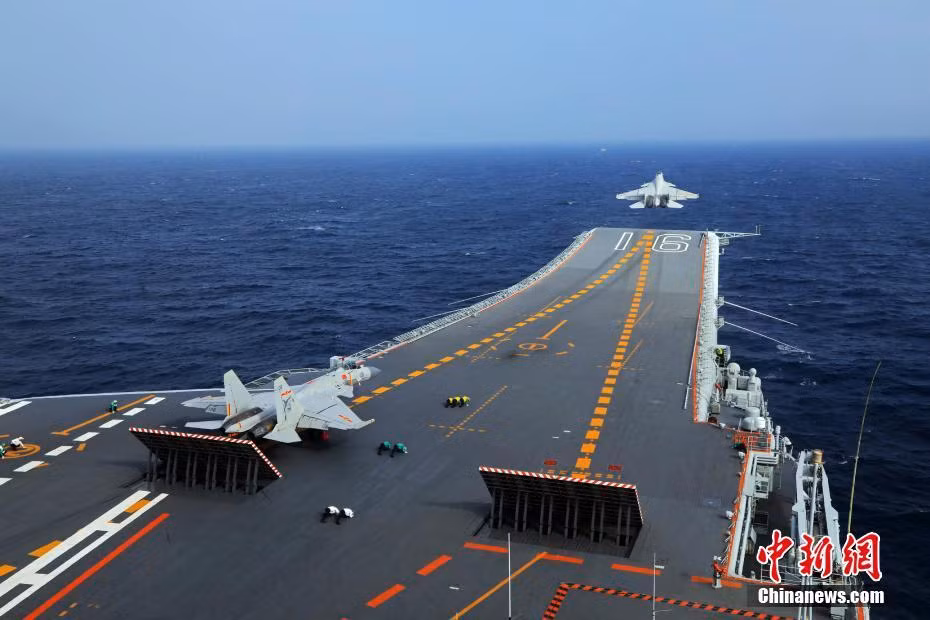 Trong tương lai, không rõ Trung Quốc có tiếp tục đóng thêm tàu sân bay để bổ sung sức mạnh cho lực lượng hải quân hay không do kinh tế của nước này đang bị ảnh hưởng nặng nề bởi chiến tranh thương mại với Mỹ. Nguồn ảnh: QQ.