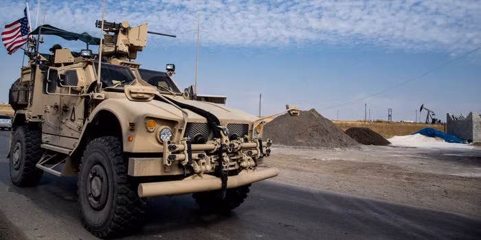Cuộc rút lui lịch sử của Mỹ ở Syria không những đã giúp ông Donald Trump thực hiện được lời hứa lúc tranh cử của mình mà còn giúp Mỹ có được một món "hời" rất lớn từ dầu mỏ. Nguồn ảnh: BI.