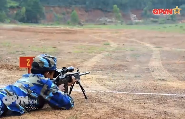 Cụ thể, trong tất cả các phiên bản của IMI Galil thì phiên bản bắn tỉa là có trọng lượng lớn nhất, lên tới 6,4 kg trong khi đó các phiên bản khác chỉ có trọng lượng từ 3,75 tới 4,45 kg. Nguồn ảnh: QPVN.