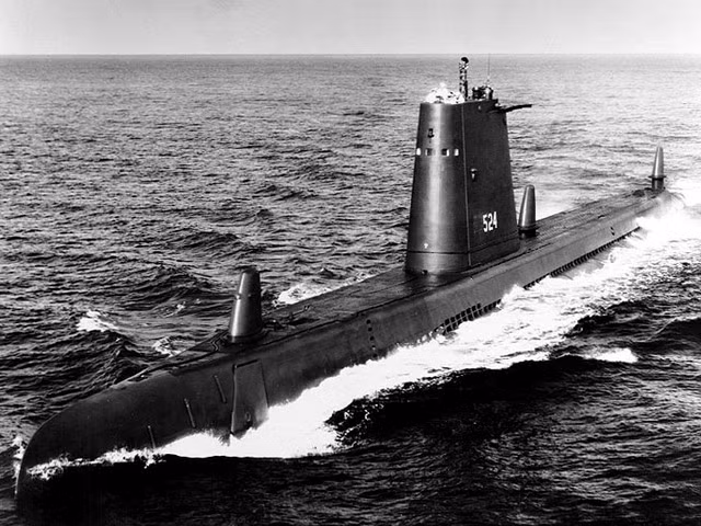 Hình ảnh hiếm hoi của tàu ngầm tấn công diesel-điện USS Pickerel (SS 524) lớp Tench của Hải quân Mỹ. Trông nó không khác gì mấy so với các tàu ngầm Tench của Đài Loan hiện tại. Nguồn ảnh: history.navy.