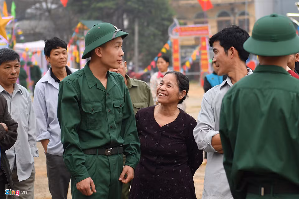 Thanh niên của Na Hang đến từ nhiều dân tộc khác nhau trong vùng như Tày, Dao, Hmong, Nùng, Pà Thẻn...