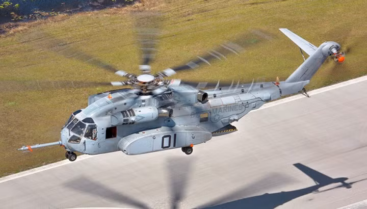 Hệ thống rotor quay gồm bảy lưỡi chính cho phép chúng hoạt động hiệu quả hơn, những cánh quạt mới được làm bằng vật liệu composite cho đặc tính bền bỉ, và không bị gãy ngay cả khi bị đạn xuyên thép đâm thủng, đầu mút mỗi cánh được làm hơi khum để tạo lực nâng tốt hơn. Ảnh: wikipedia.