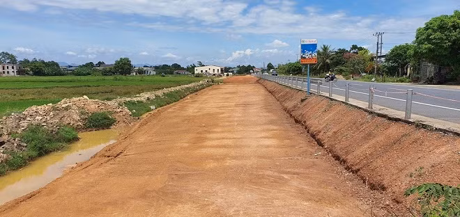Cục Đường bộ Việt Nam cho biết, đơn vị này đang nghiên cứu, báo cáo Bộ Giao thông vận tải và cơ quan có thẩm quyền phương án sử dụng nguồn vốn khác, điều chỉnh chủ trương đầu tư để tiếp tục thực hiện hoàn thành dự án. Ảnh: Nhà đầu tư. 