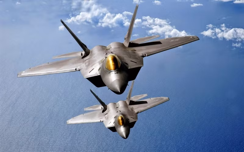 Nhưng theo Defence blog, Không quân Mỹ đã có lý khi quyết định trang bị GAU-5/A cho phi công F-22. Dù được đánh giá là dòng chiến đấu cơ tàng hình tối tân nhất của Mỹ nhưng khả năng không chiến của F-22, đặc biệt là ở cự ly gần đã được chứng minh là không quá mạnh.