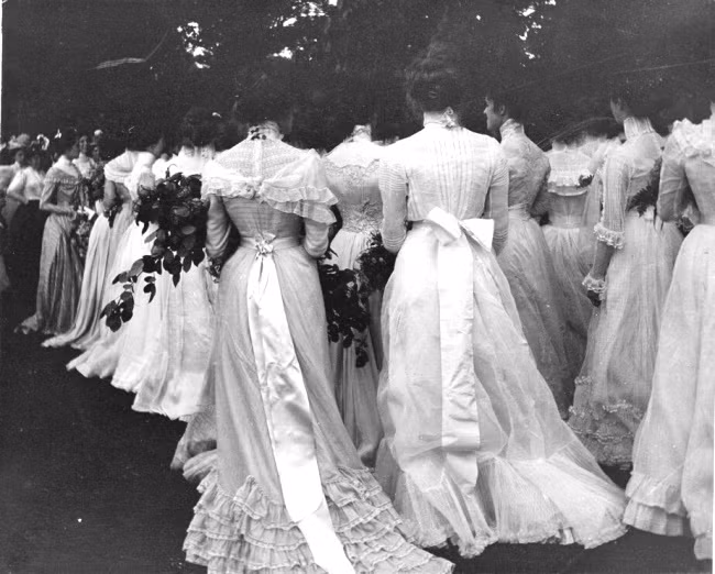Hình ảnh một buổi lễ tốt nghiệp năm 1895.
