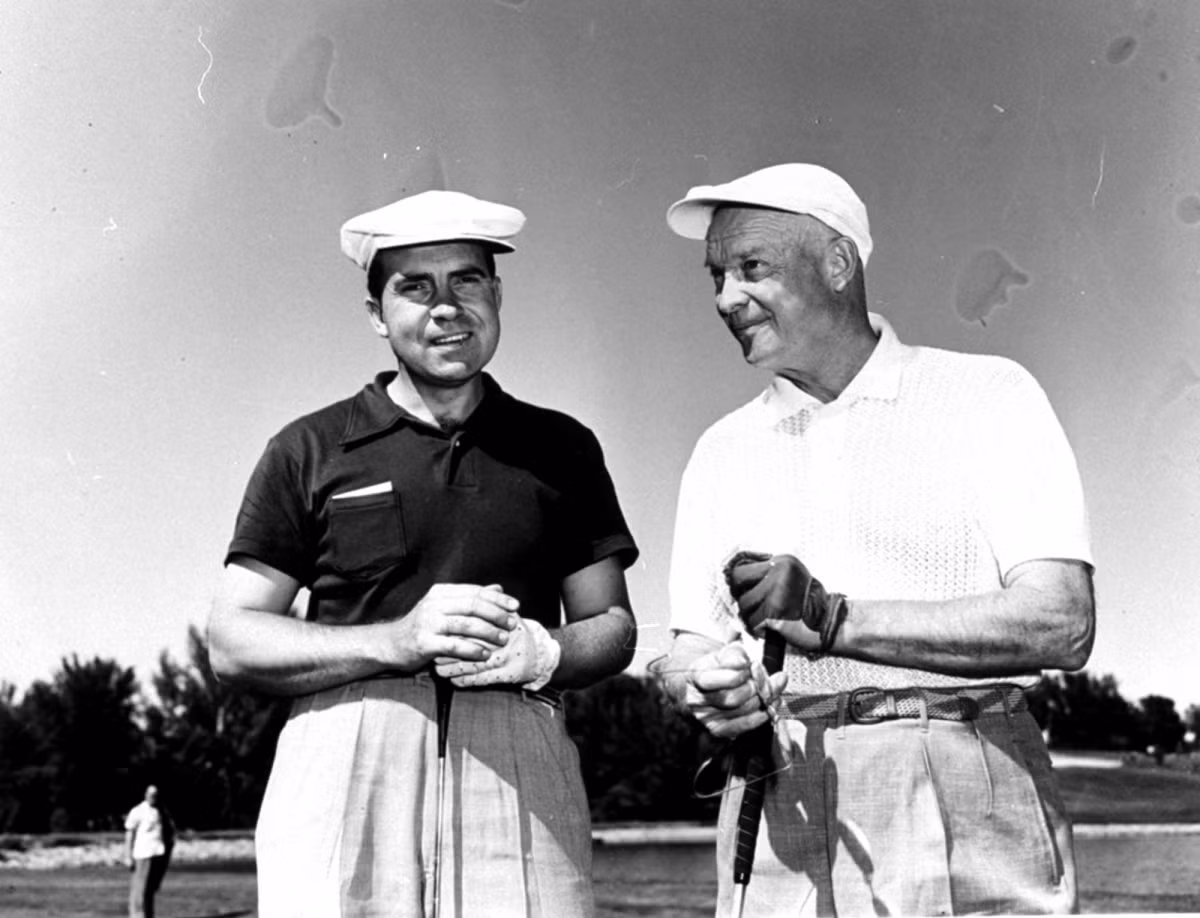Tổng thống của Mỹ Dwight Eisenhower rất thích chơi golf và đi nghỉ mát tại Colorado. Trong ảnh là Tổng thống Eisenhower có buổi chơi golf với Phó Tổng thống Nixon tháng 9/1953.
